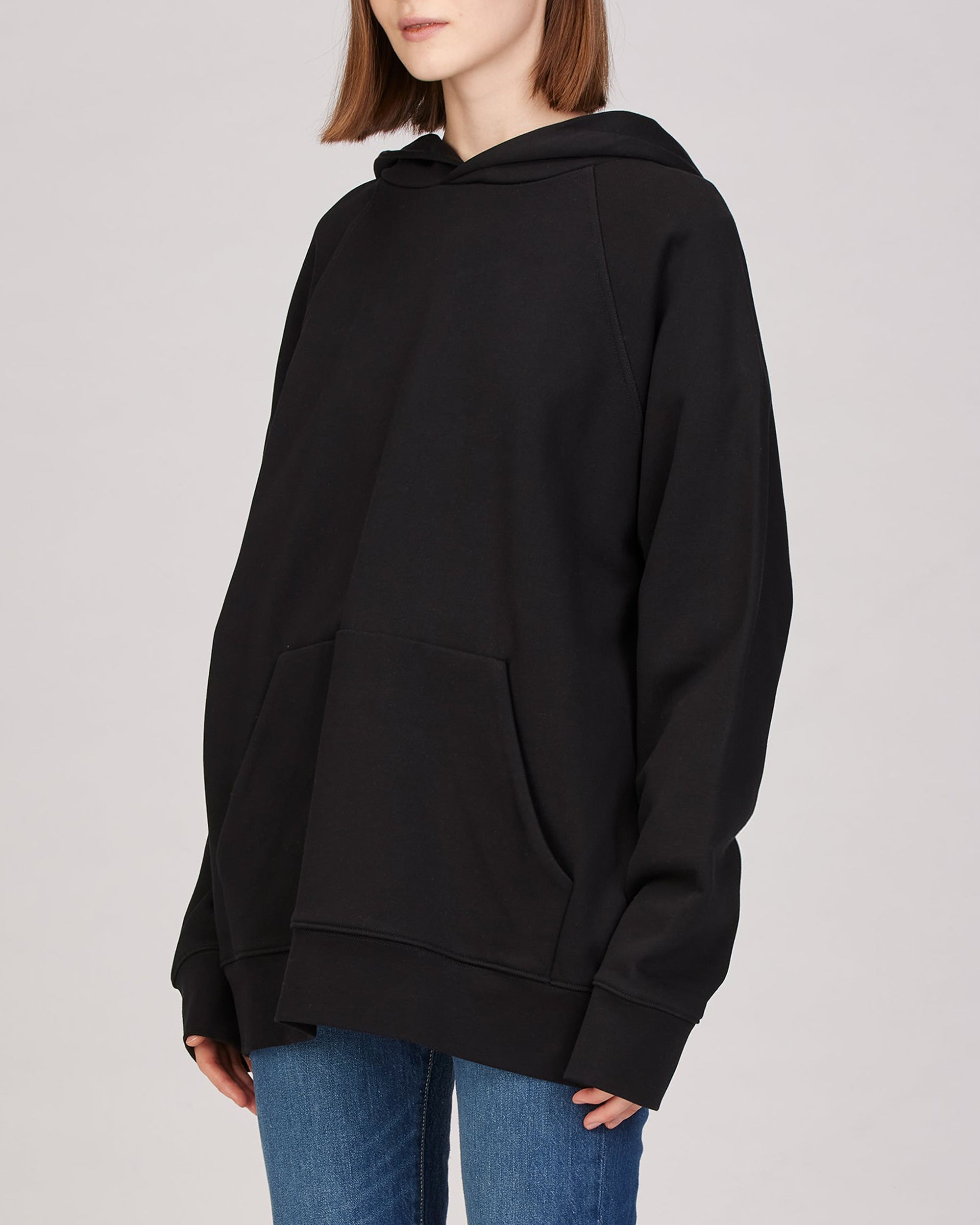 TIERED FRILL HOODIE ブラック THE COLLEGIATE HOODIE | Favorite Daughter